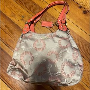Coach medium sized purse. Smoke free home.